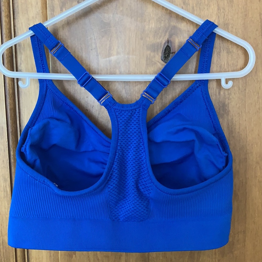 Old navy sports bra - Picture 3 of 4